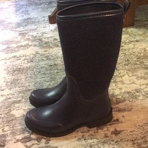 Ugg’s rain boots blue size 9
